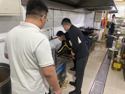 后勤处开展食堂燃气安全隐患专项检查工作